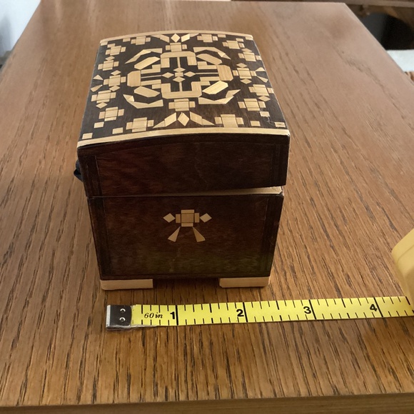 Vintage inlaid small straw trinket box - Picture 5 of 6